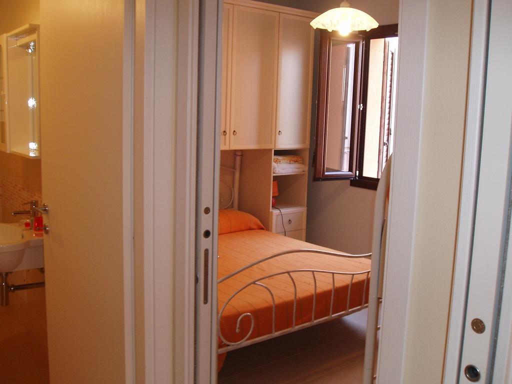 Il Girasole Villa Sant'Antìoco Værelse billede